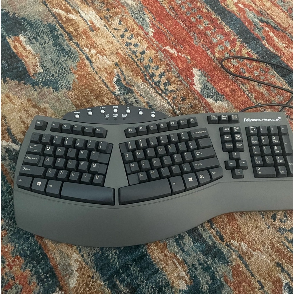 Keyboard great condition - Picture 2 of 4